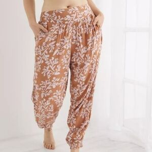 Women's Floral Print Harem Pants - Rust